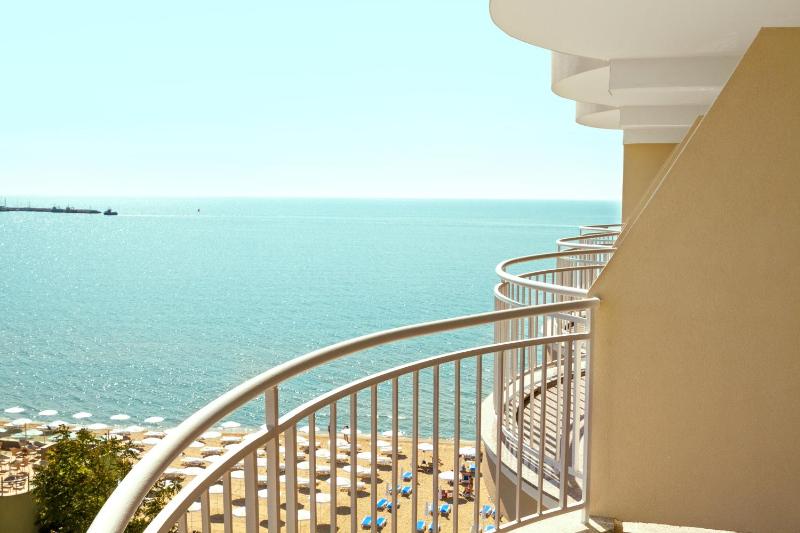 Twin Room with Balcony and side Sea View  image 1