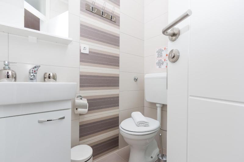 Economy Double Room image 2