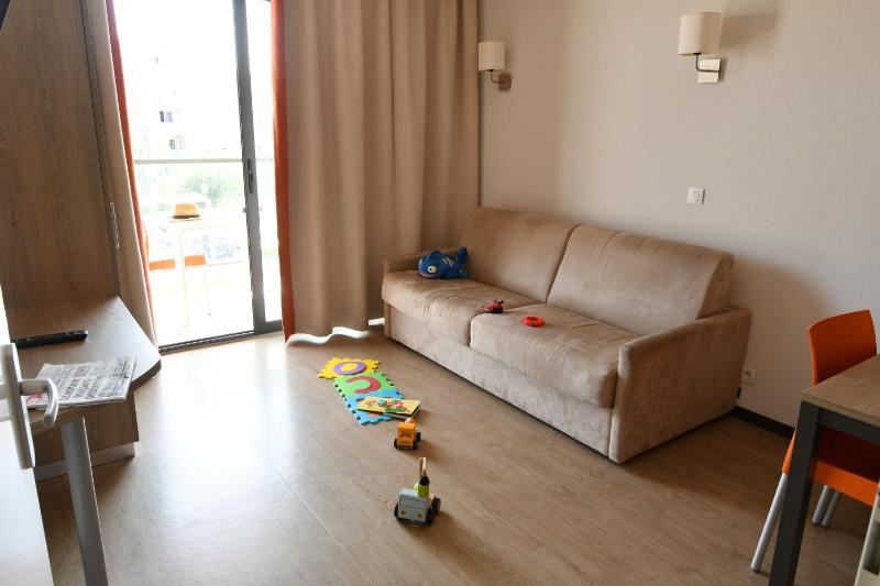 One-Bedroom Apartment image 3