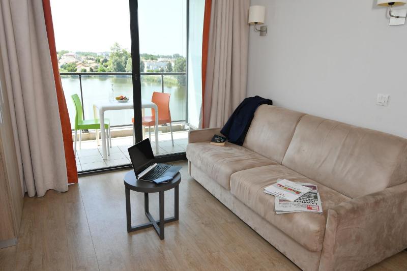 One-Bedroom Apartment image 4