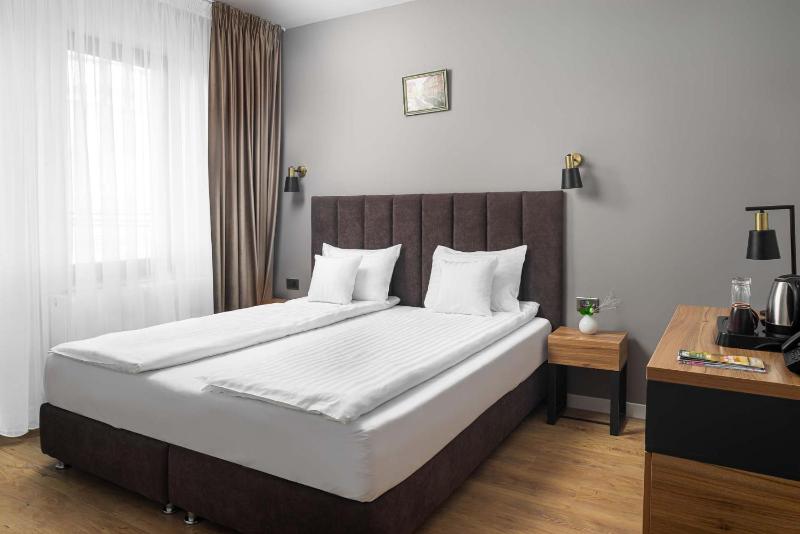 Standard Double or Twin Room image 4