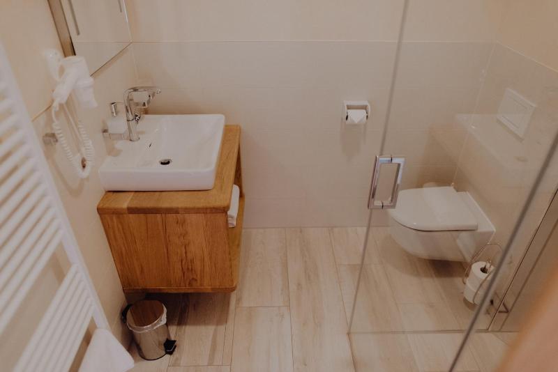 Apartment 3 image 3
