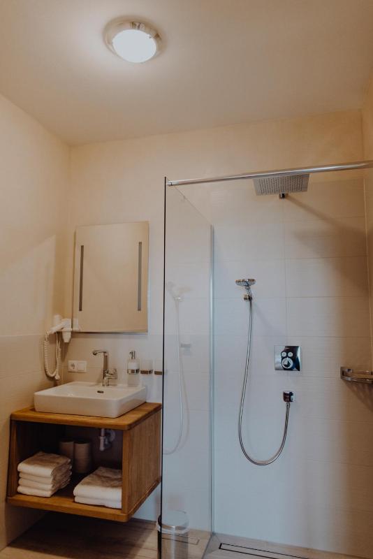 Apartment 2 image 3