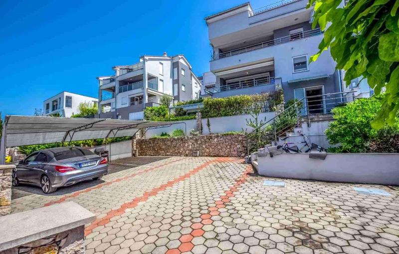 Apartment with Balcony image 4
