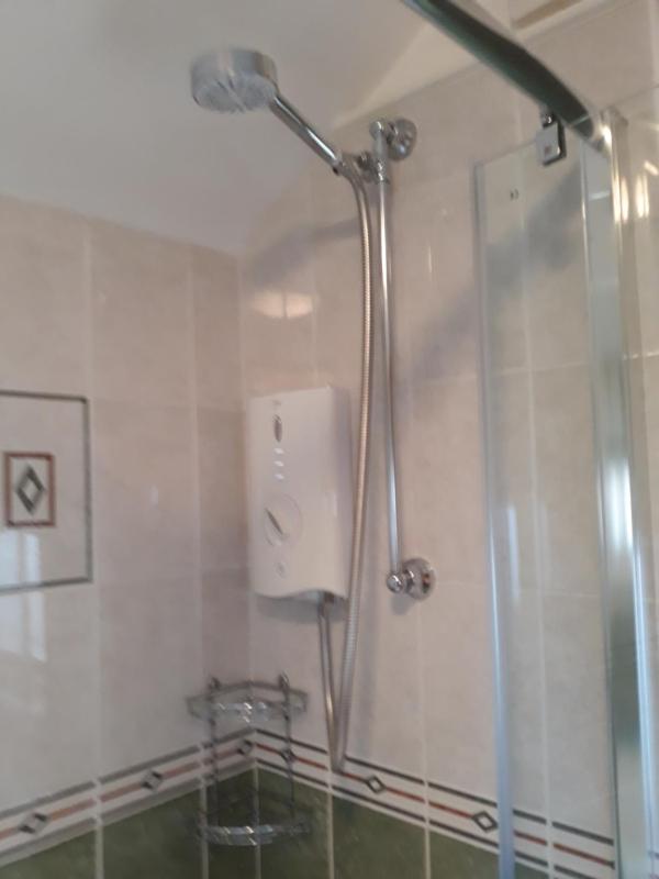 Single Room with Shared Shower and Toilet image 2