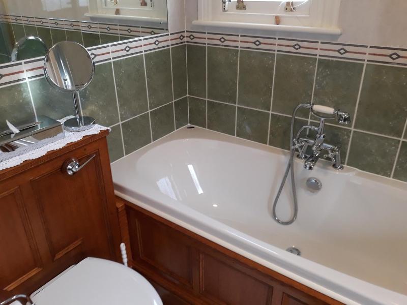 Single Room with Shared Shower and Toilet image 3
