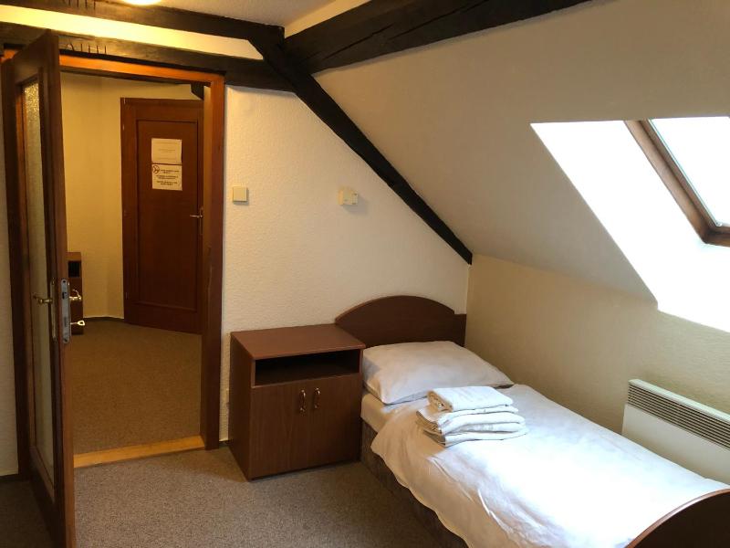 Triple Room with Private Bathroom image 2