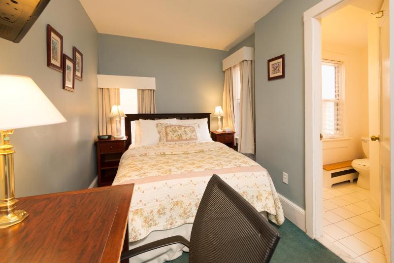 Room with One Double Bed with Private Bathroom image 3