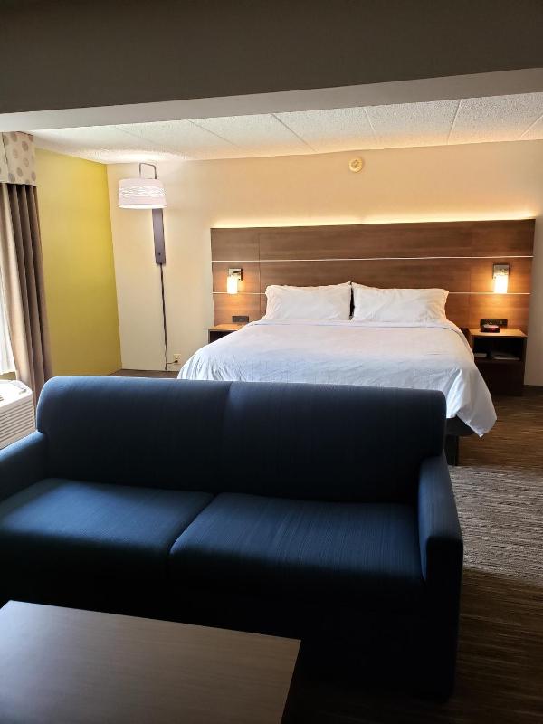 King Suite - Non-Smoking image 1