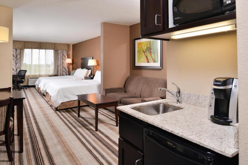 One-Bedroom Suite with Two Queen Beds image 1