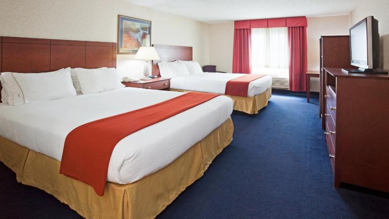 Standard Room with Two Queen Beds image 2