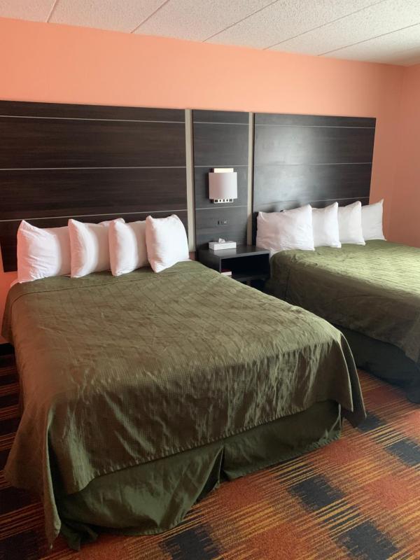 Queen Room with Two Queen Beds - Non-Smoking image 1