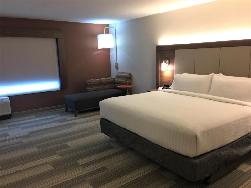 King Room - Hearing Accessible - Non-Smoking image 3