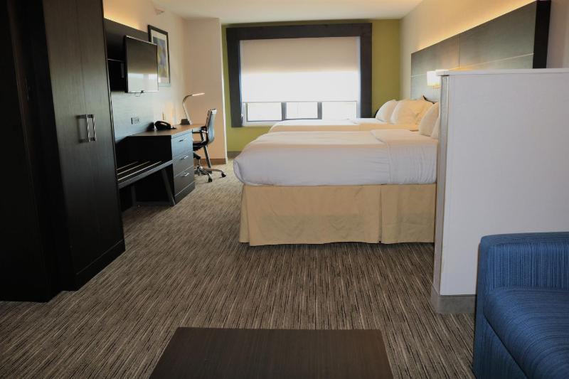 Suite with Two Queen Beds image 3