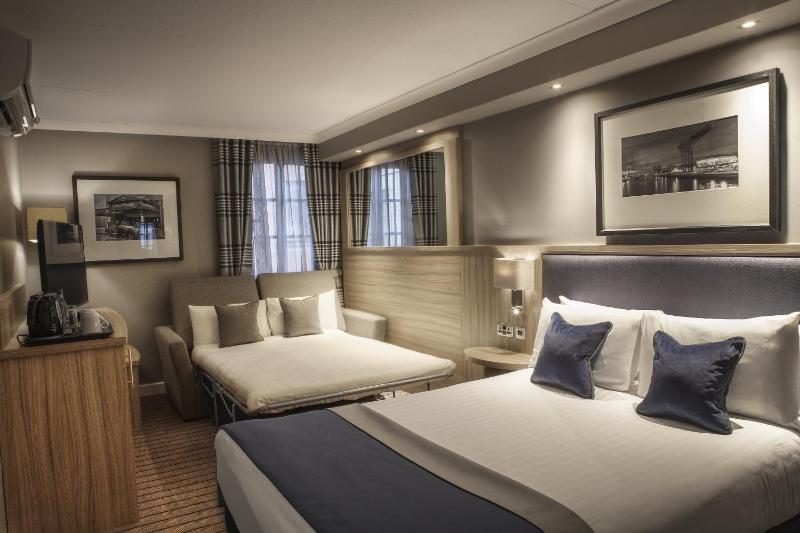 Standard Double Room with Single Sofa Bed image 4