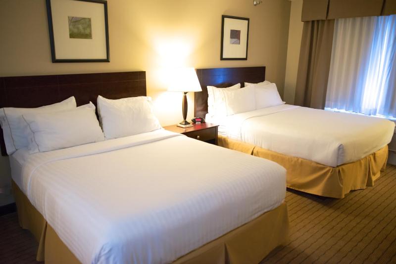 Standard Room with Two Queen Beds image 3