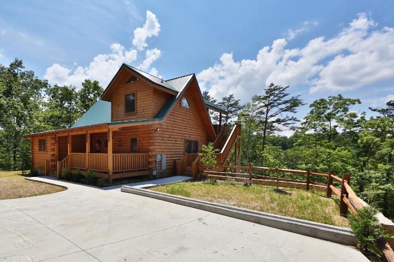 Gray Wolf Den - image 13