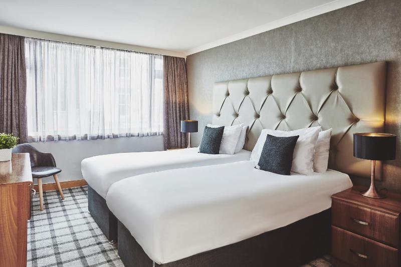 Twin Room image 3