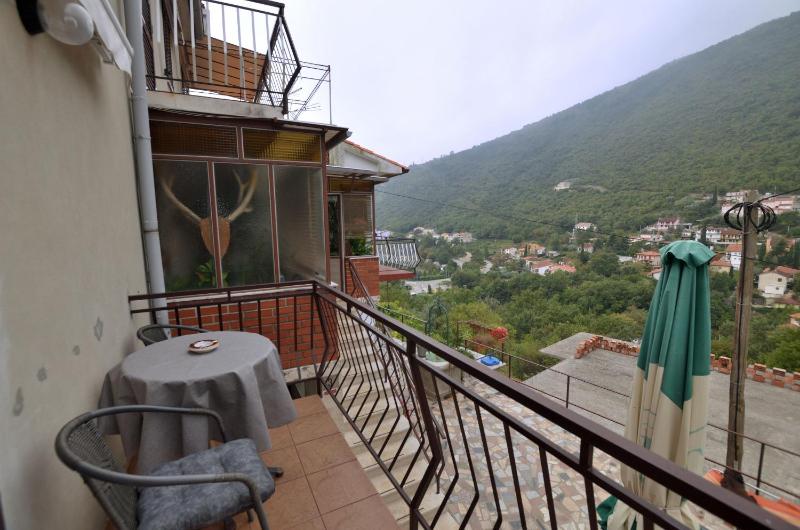 One-Bedroom Apartment image 4