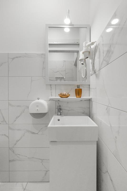 Standard Twin Room image 3