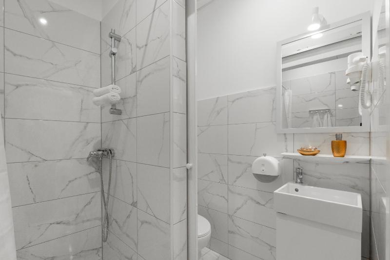 Standard Twin Room image 2