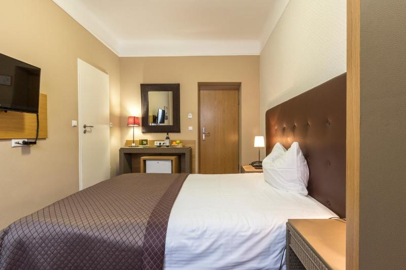 Small Double Room image 1