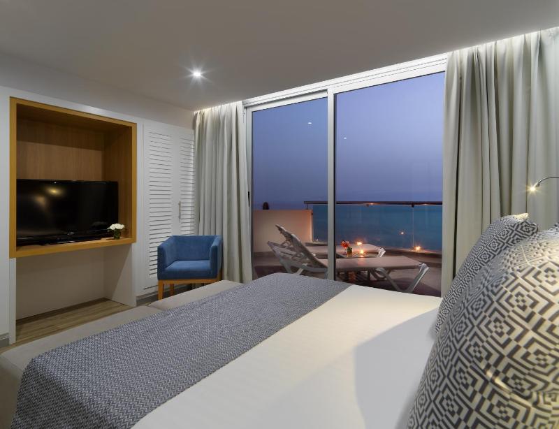 Luxury Three-Bedroom Apartment with Whirlpool (6 Adults) and Sea View  image 4