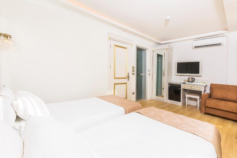 Standard Double or Twin Room image 3