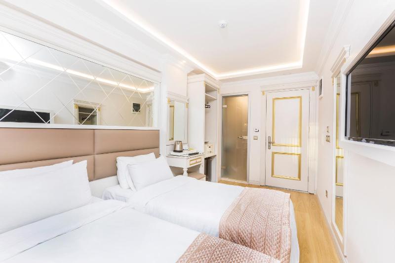 Standard Double or Twin Room image 2