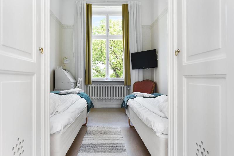 Economy Double or Twin Room with Sea View - Shared Bathroom image 4