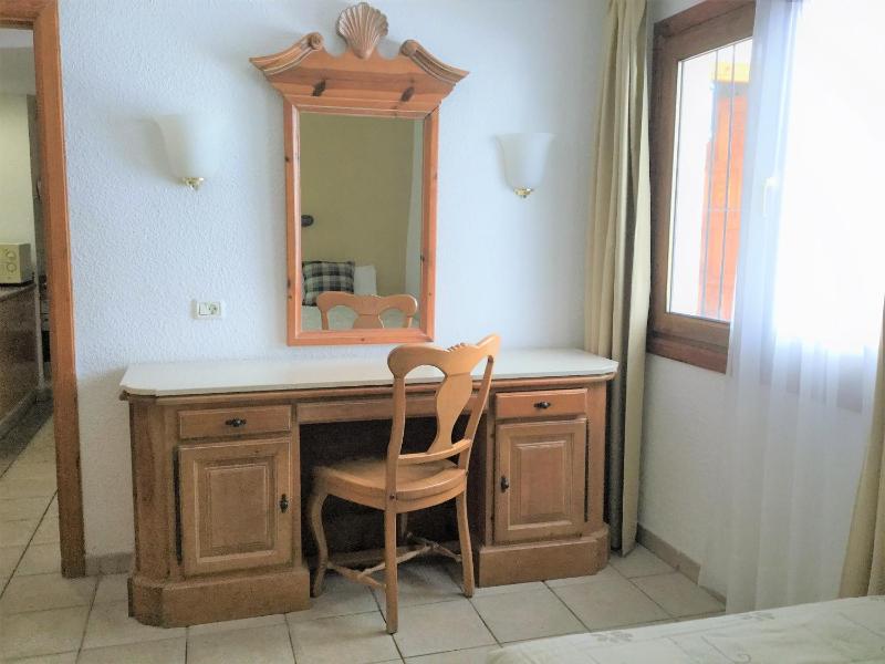 One-Bedroom Apartment image 4