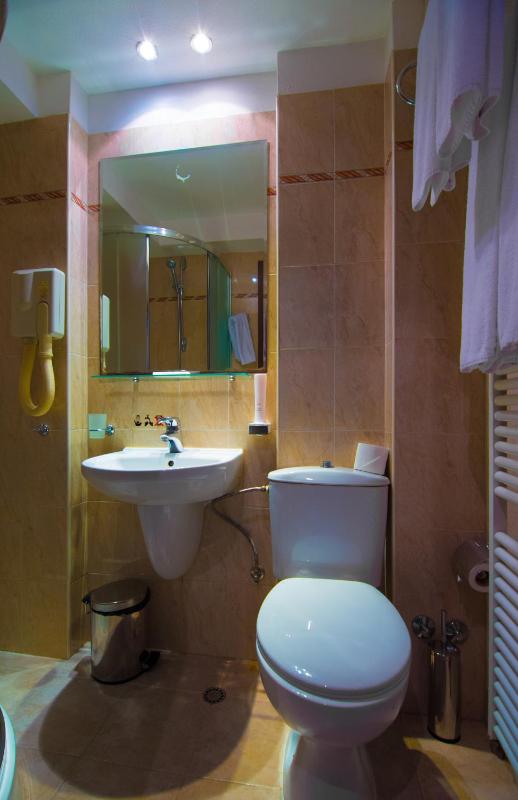 Standard Double or Twin Room with Free coffee and tea facilities image 3