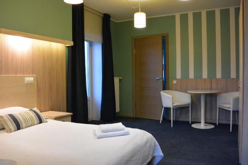 Twin/Double Room with balcony image 4