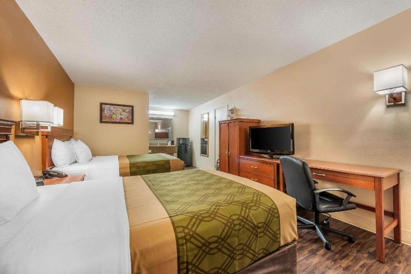 Econo Lodge Louisville Downtown - image 17