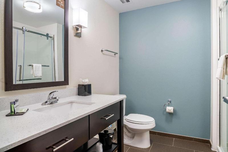 King Room with Shower - Non-Smoking image 2