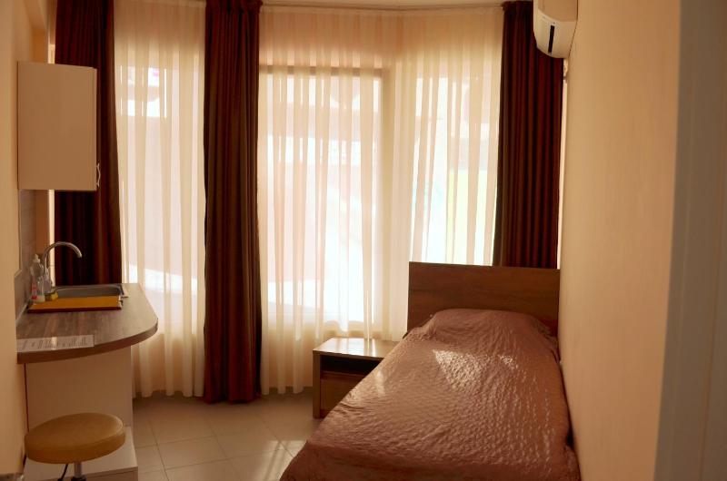 Single Room with Shared Bathroom image 1