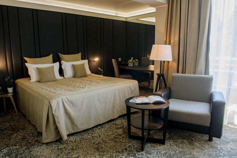 King Room with Garden View image 1