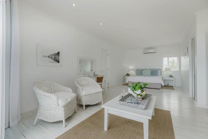The Robberg Beach Lodge - Lion Roars Hotels & Lodges - image 3
