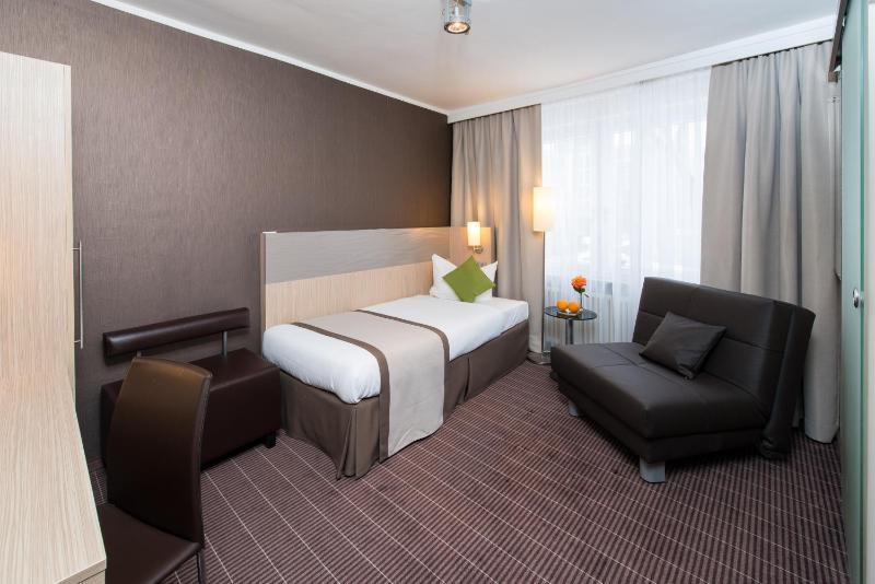 Single Room image 3