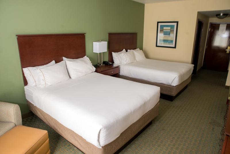 Standard Room with Two Queen Beds image 3