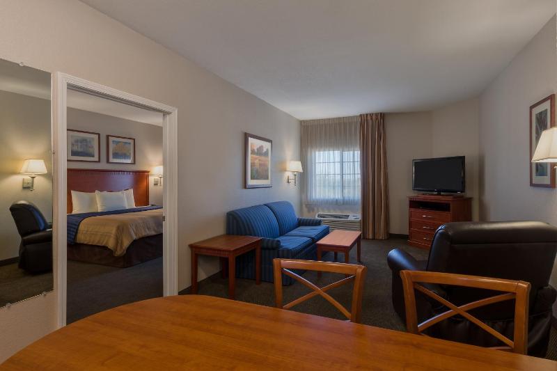 One-Bedroom King Suite image 4