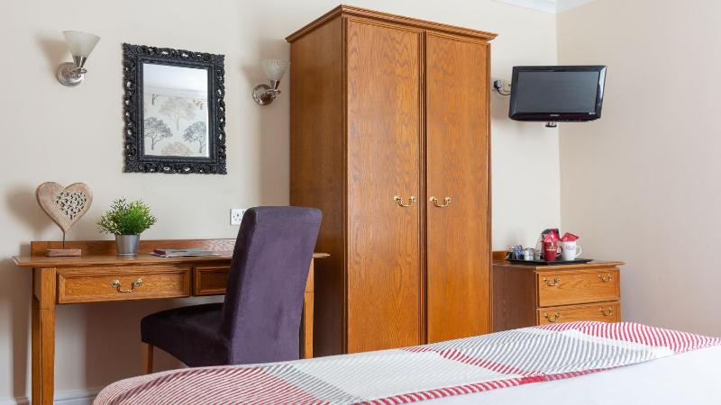 Standard Double Room image 4
