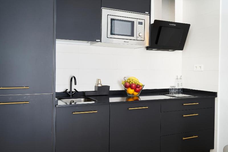 Studio Deluxe with Shared Roof Terrace - image 12