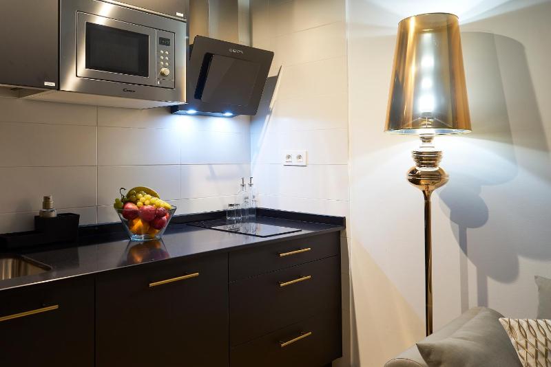 Studio Deluxe with Shared Roof Terrace - image 11