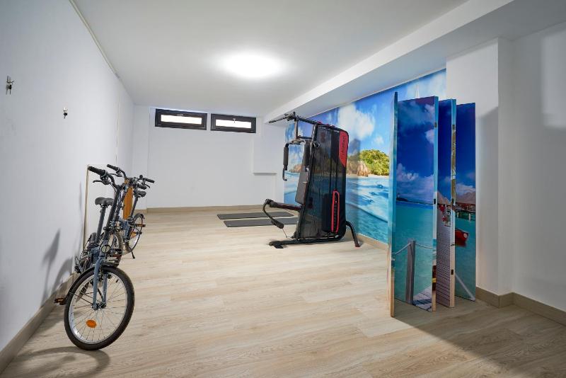 Studio Deluxe with Shared Roof Terrace - image 8