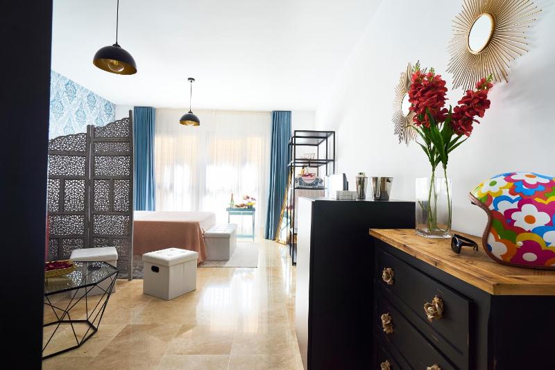 Studio Deluxe with Shared Roof Terrace - image 14