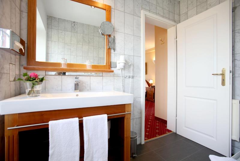 Standard Single Room image 3