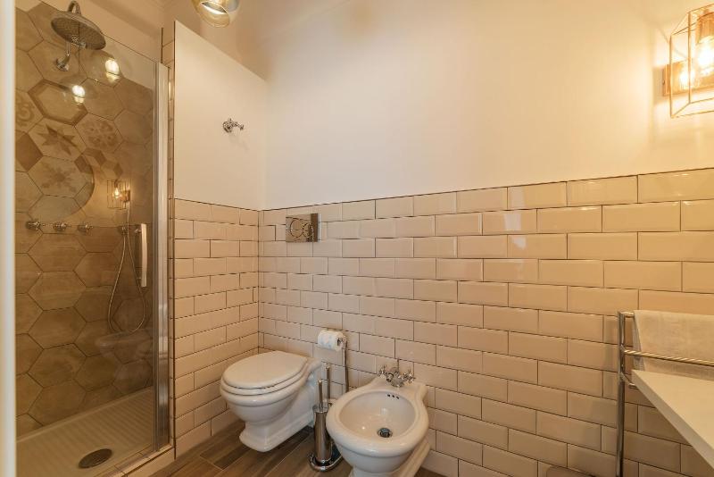 One-Bedroom Apartment image 4