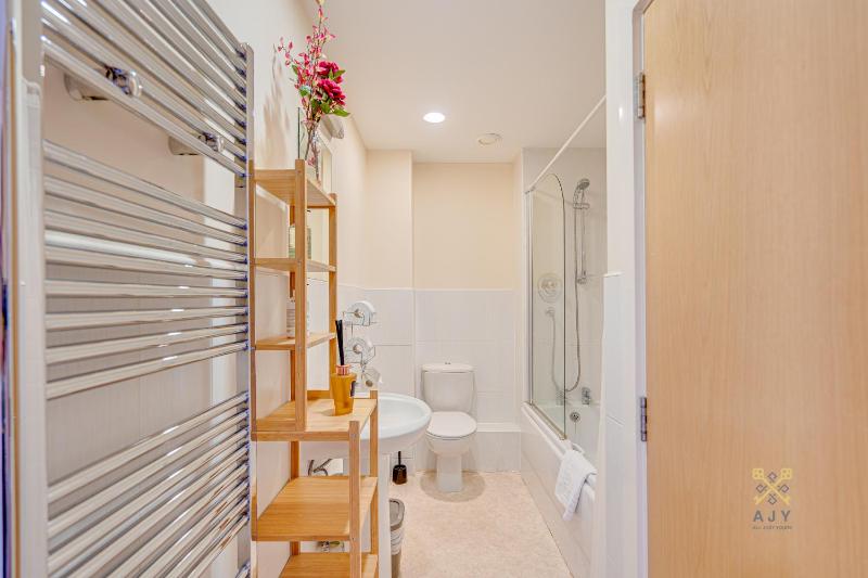 Mica Point City Centre Apartment - image 27