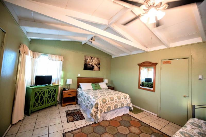 Deluxe Double Room image 3